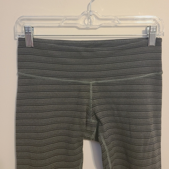 Lululemon | Women's Gray & Black Striped Wunder Under Crop Leggings (Size 6) - Picture 2 of 11